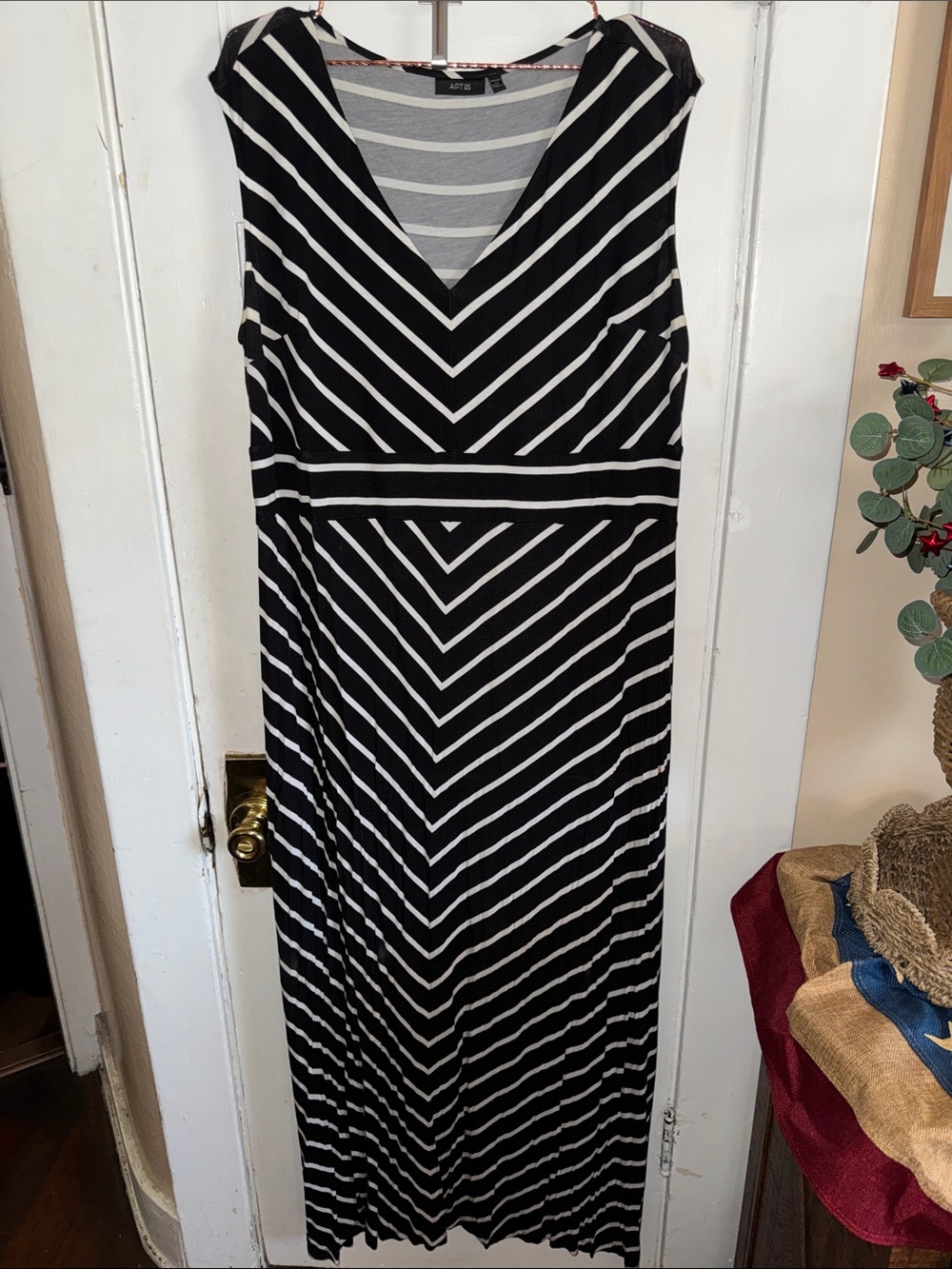 Apt. 9 Black and White Striped V-Neck Maxi Dress Size 2X